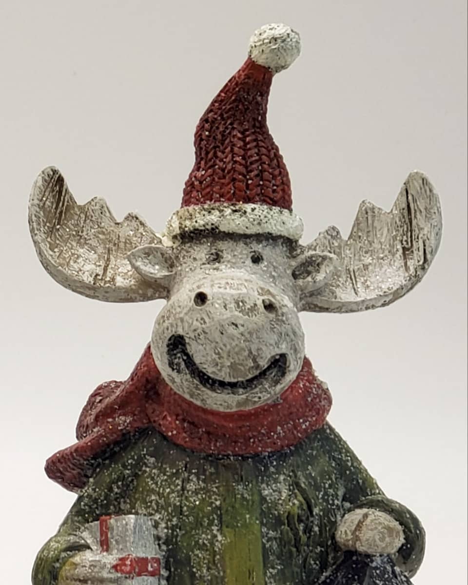 Handmade Resin Smiling Moose Decoration - Image 5